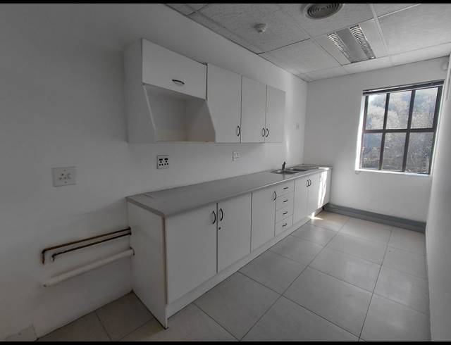 377M² OFFICE TO LET IN BRYANSTON